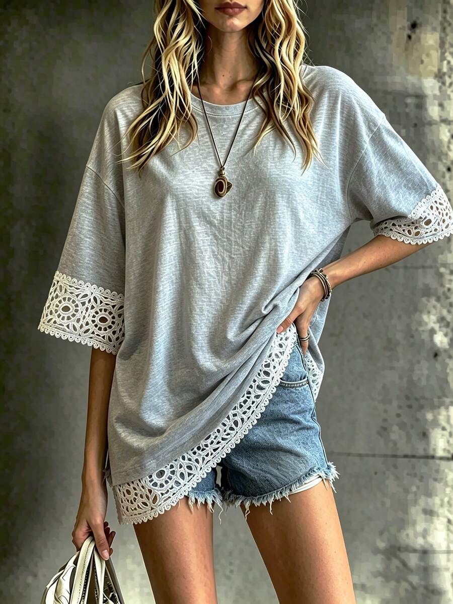 SHEIN Holidaya Camiseta casual de verano para mujer con cuello redondo, ajuste holgado, de algodón gris con ribete de encaje floral de ganchillo en mangas y bajo, elegante top de manga corta con patchwork calado para uso diario & vacaciones - Gris - Ver 1