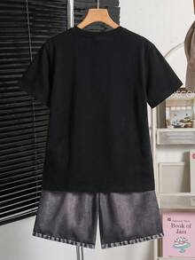 2件組小男孩休閒街頭風熊圖案短袖圓領T恤與牛仔風短褲套裝，適合夏季日常休閒穿著、度假海灘假期，夏季兒童套裝 - 黑色 - 查看 2