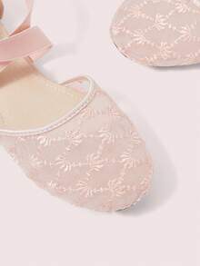 CUCCOO DOLLMOD 女款瑪麗珍平底鞋，花朵刺繡網布鞋面，交叉彈性帶設計，可愛甜美風格 - 花瓣粉 - 查看 4