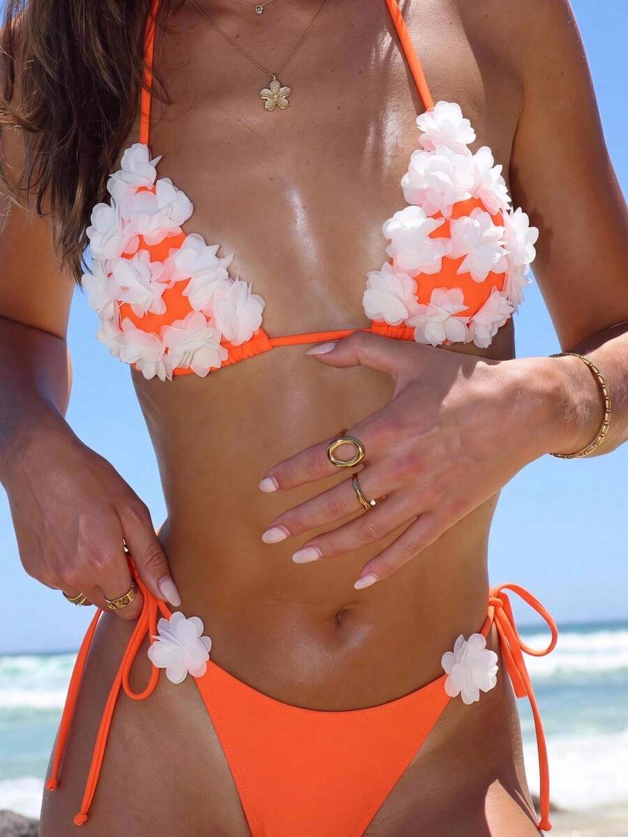 Swim SXY 性感休閒音樂節優雅春夏度假海灘派對 3D花卉裝飾掛脖比基尼套裝 - 彩色 - 查看 1