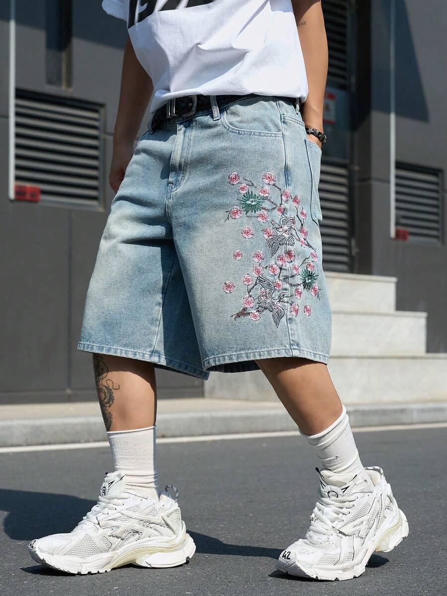 Manfinity EMRG 男士街頭風休閒刺繡大尺碼牛仔短褲 - 淺色水洗藍 - 查看 1