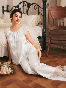 Côtesoire French Romantic Elegant Sexy Back Tie Bow Charm Lace Patchwork Satin Women's Pajama Set - White - View 2