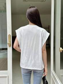 Dazy-Less 春夏秋冬 V 領荷葉袖 純白色 寬鬆休閒 純棉 百搭簡約舒適 女款 T-shirt - 白色 - 查看 2