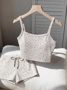 SHEIN EZwear 复古白色豹纹露脐吊带背心短裤套装，夏季穿搭，适合日常通勤、约会、派对、圣诞节、新年、感恩节、婚礼、海滩、毕业典礼等场合，时尚优雅，休闲舒适，适合外出、约会、预订、通勤、闪亮、情人节、度假、休闲、Y2K、外出、毕业典礼等场合。 - 彩色 - 查看 4
