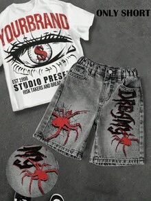 SHEIN Pantalones cortos de mezclilla casuales para niños y jóvenes con bolsillos, botones y estampado de araña con letras - Lavado ligero - Ver 1