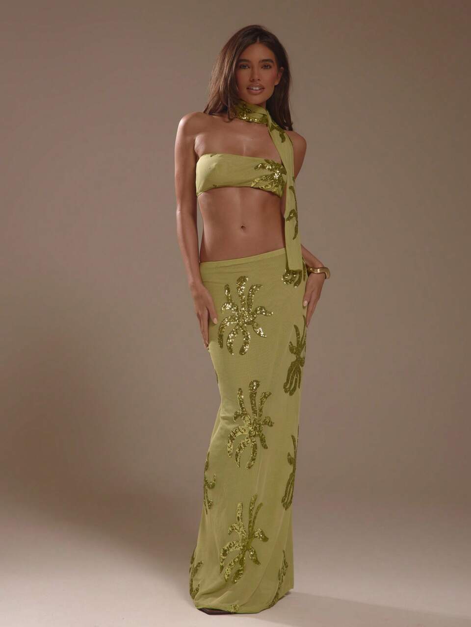 Conjunto de Top Bandeau com Lantejoulas Verdes, Saia Longa de Cintura Baixa e Lenço, Verão, Férias, Festival de Ibiza, Zarina