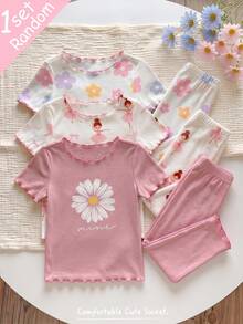 SHEIN 【隨機發送1套】女嬰睡衣 春/夏/四季通用 可愛甜美跳舞女孩、花朵、愛心圖案組合印花 波浪飾邊設計 圓領短袖套頭上衣搭配長褲 2件套居家服 1套 - 白色 - 查看 1