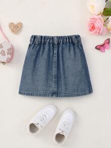 SHEIN Vintaside Kids 女童牛仔裙，夏季新品。可爱的心形口袋，粉色纽扣，时尚可爱，休闲百搭，轻松搭配，适合度假、派对、外出等场合。多种风格，满足不同女孩的需求。 - 中等水洗藍 - 查看 2