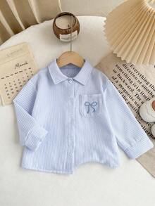 SHEIN Playful Pals 女童休閒仙女牛仔風白色條紋蝴蝶結口袋刺繡長袖鈕扣前襟柔軟襯衫上衣，適合上學、秋季、洗禮儀式 - 藍色 - 查看 11