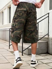 Manfinity Roghcode 男士街頭風休閒做舊多口袋迷彩大尺碼牛仔短褲 - 軍綠色 - 查看 2