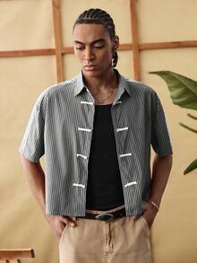EASEVO Camisa de manga corta con botones delanteros y patrón de rayas de colores contrastantes para hombres de talla grande - Blanco y Negro - Ver 5