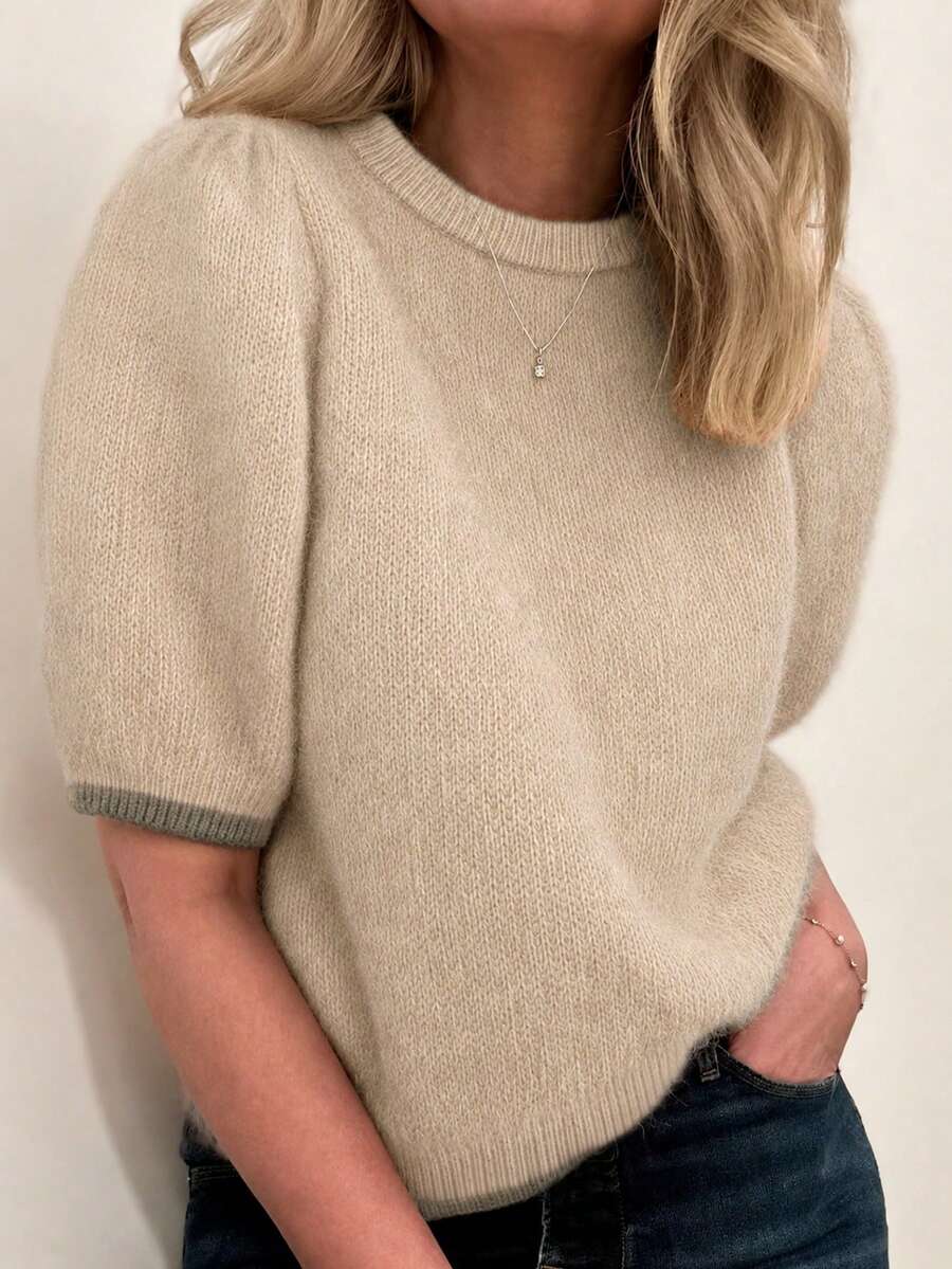 SHEIN Holidaya ملابس علوية نسائية كاجوال محبوكة بمقاس كبير للربيع/الخريف، بأسلوب بسيط متعدد الاستخدامات وناعم، بحواف متباينة وأكمام قصيرة منتفخة وياقة دائرية وقصة فضفاضة، مناسبة للارتداء في الربيع/الخريف - لون مشمشي - مشاهدة 1