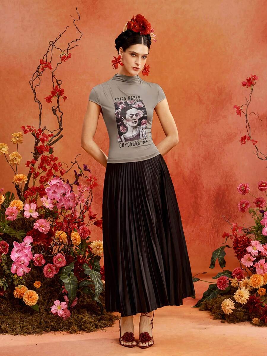 Glamance Frida Kahlo X SHEIN 人像花卉圖案修身T恤,優雅圖形成熟休閒性感,適合外出、工作日常、辦公室、派對、度假,夏季灰色 - 鏽棕色 - 查看 1