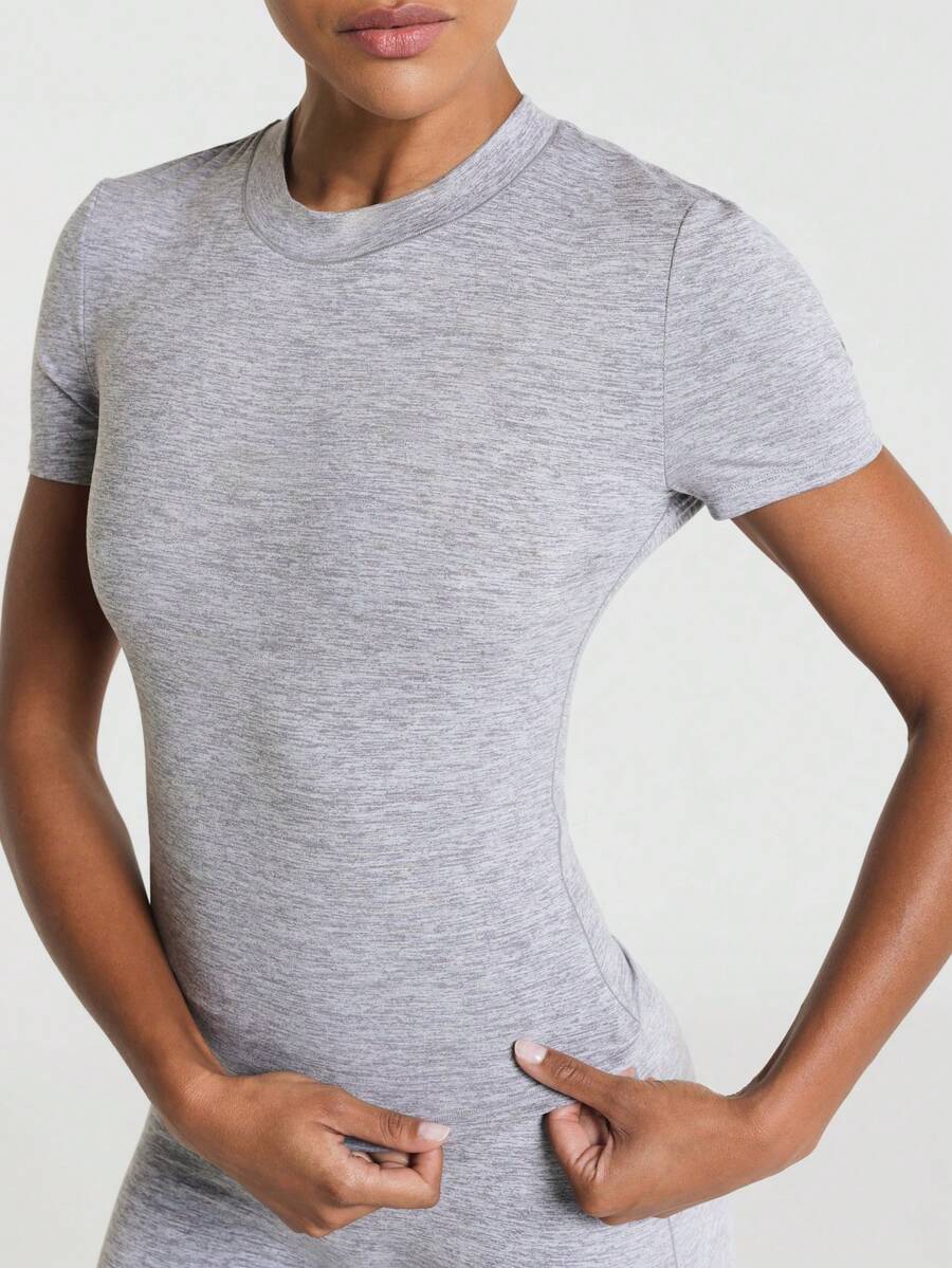11SKNDS Camiseta Ajustada de Manga Curta com Gola Redonda Sem Costura, Textura Mesclada, Silhueta Ajustada, Tecido Macio e Elástico, Essencial Casual do Dia a Dia - Cinza - Visão 1