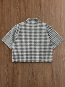 Manfinity RebelGame 男士大尺碼格紋刺繡單排扣短袖襯衫 - 黑與白 - 查看 2