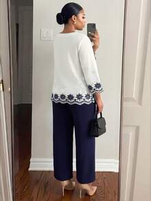 SHEIN Lady CURVE Conjunto casual de 2 piezas para mujer talla grande con top de manga corta y cuello redondo con bordado floral y pantalones para otoño - Multicolor - Ver 2