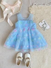 SHEIN Glamorique Kids 嬰兒女童無袖公主洋裝，柔軟藍色薄紗搭配彩色3D花朵刺繡，背部可拆卸大蝴蝶結，適合寶寶週歲生日派對、生日慶祝、婚禮花童、家庭聚會、正式場合、日常出遊、拍照、度假、畢業舞會 - 藍色 - 查看 4