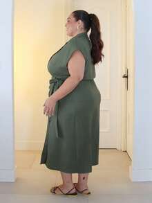 Pretty and Ole 大码女式纯色竹纤维面料西装领V领收腰垂褶系带短袖裹身中长连衣裙，优雅法式复古正式办公通勤休闲度假下午茶街头简约百搭春夏新款 - 軍綠色 - 查看 4