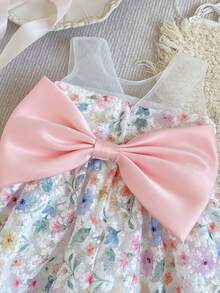 SHEIN Glamorique Kids 女嬰無袖洋裝，蕾絲面料搭配彩色碎花印花，背面可拆卸粉色緞面蝴蝶結，適合生日派對、家庭聚會、拍照、日常度假、婚禮、畢業舞會，夏季短洋裝 - 米色 - 查看 8