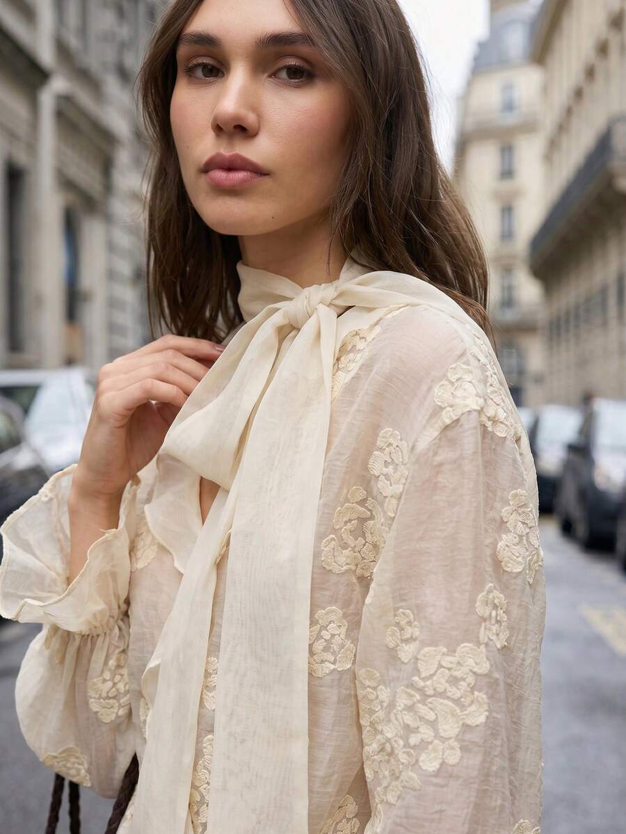 CielaLinda 女款刺繡燈籠袖荷葉邊V領圍巾式襯衫 - 杏色 - 查看 1