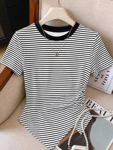 Everyssa 女款春夏新款不對稱下擺條紋印花T恤，柔軟舒適，側邊荷葉邊配對比色領口 - 彩色 - 查看 4