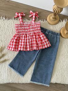 SHEIN 2件套 1M-18M 嬰兒女童清新田園甜美風 紅色與白色格紋荷葉邊百褶 3D 雛菊貼花蝴蝶結背心上衣與毛邊長褲套裝，適合戶外出遊、拍照、夏季 - 紅色 - 查看 2