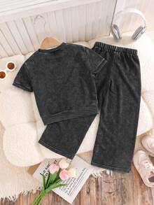 SHEIN Playful Pals 女童T恤與牛仔褲套裝，黑色酸洗，圓領針織上衣搭配寬鬆寬腿牛仔褲，可愛蝴蝶結刺繡，女童時尚必備，適合四季穿著，簡約百搭風格，完美適用於日常穿著、拍照、購物、外出、派對，2026秋季新品 - 黑色 - 查看 2