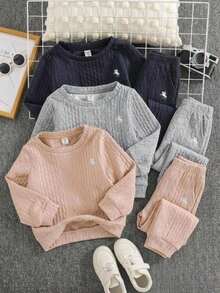 SHEIN 男嬰刺繡馬標誌圓領長袖套頭針織紋理布料運動衫3件套，百搭舒適，適合秋冬穿著 - 彩色 - 查看 2