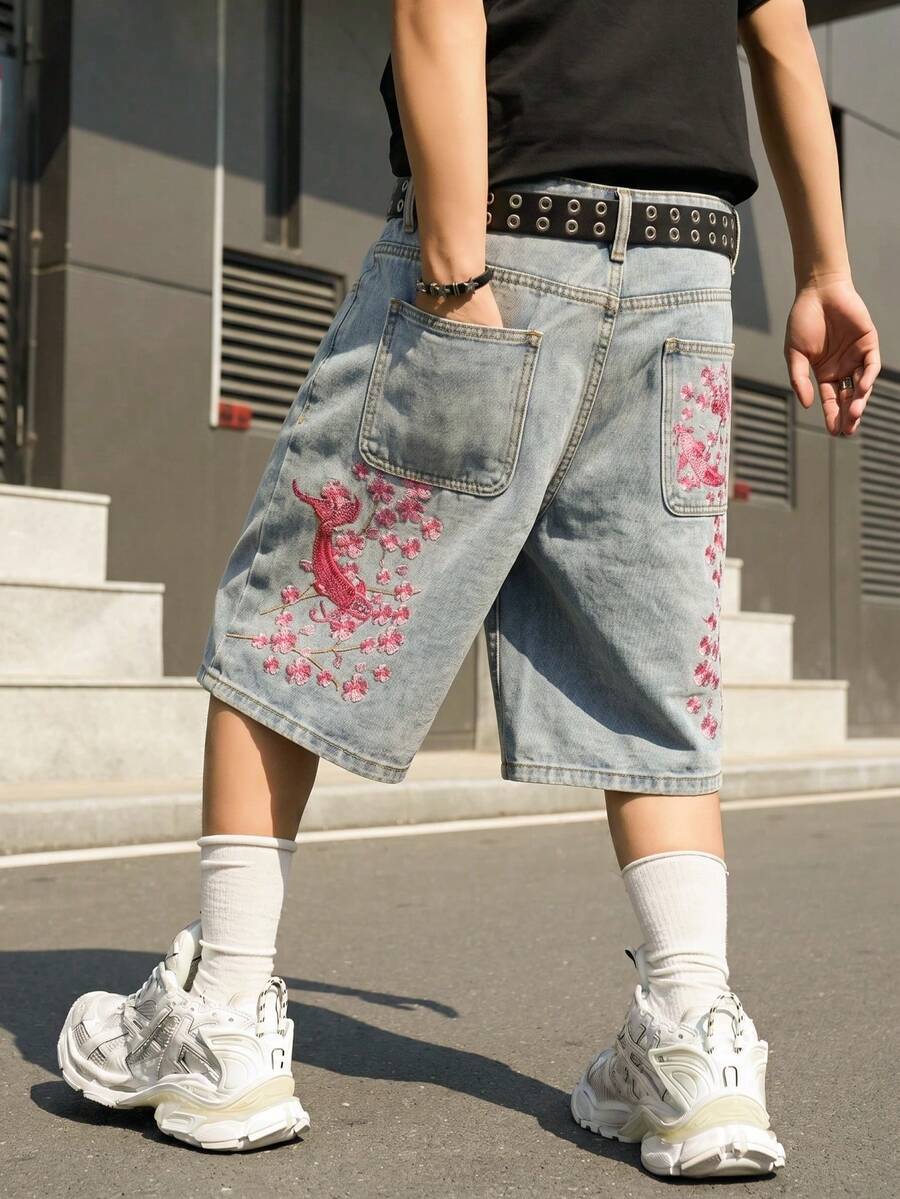 Manfinity EMRG 男士街頭風休閒刺繡藍色牛仔短褲 - 淺色水洗藍 - 查看 1