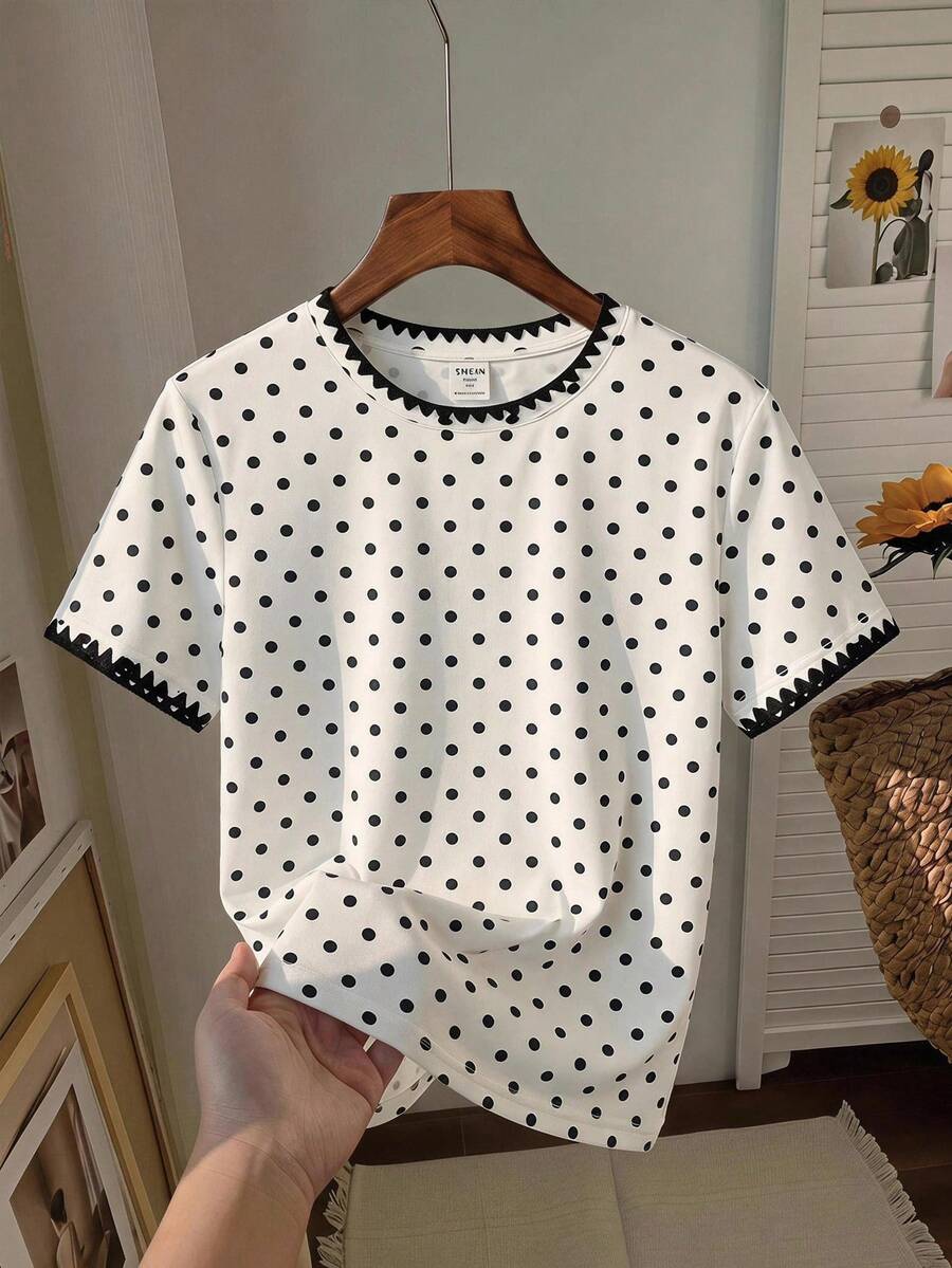 SHEIN 青少年女孩休閒日常穿著上衣，夏季新款，圖案設計，白色，紅心，狗牙刺繡，戶外，街頭風，戶外，約會穿搭，年輕女孩短袖T恤 - 白色 - 查看 1