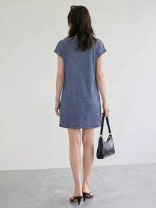 SHEIN LUNE 條紋印花口袋細節T恤連衣裙 - 藏蓝色 - 查看 4