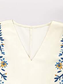 SHEIN Holidaya 女款兩件套，花卉印花短袖上衣與短褲，優雅休閒風格，適合夏季戶外海灘度假、日常穿著，適用於辦公室、商務、派對與約會 - 彩色 - 查看 3