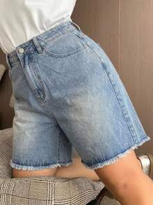 Dazy Plus Celana Pendek Denim Biru Tua dengan Saku Belakang dan Bordir Pita, Potongan Lurus, Panjang Selutut, Cocok untuk Musim Semi dan Musim Panas - Light Wash - View 2