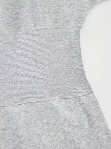 1件女童淺灰色時尚休閒連帽拉鍊寬鬆印花運動衫與高腰刷毛抓絨連身褲，適合室內/戶外運動、學校、街頭及任何場合，春/秋/冬 - 灰色 - 查看 3