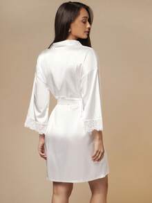 Silquee Vestaglia da donna in raso con bordi in pizzo, abbigliamento da relax di lusso, adatta per l'autunno e l'inverno - Bianco - Visualizzare 2
