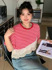 Dazy Plus 對比色拼接條紋圓領寬鬆短袖粉色春夏T恤 - 紅色 - 查看 2
