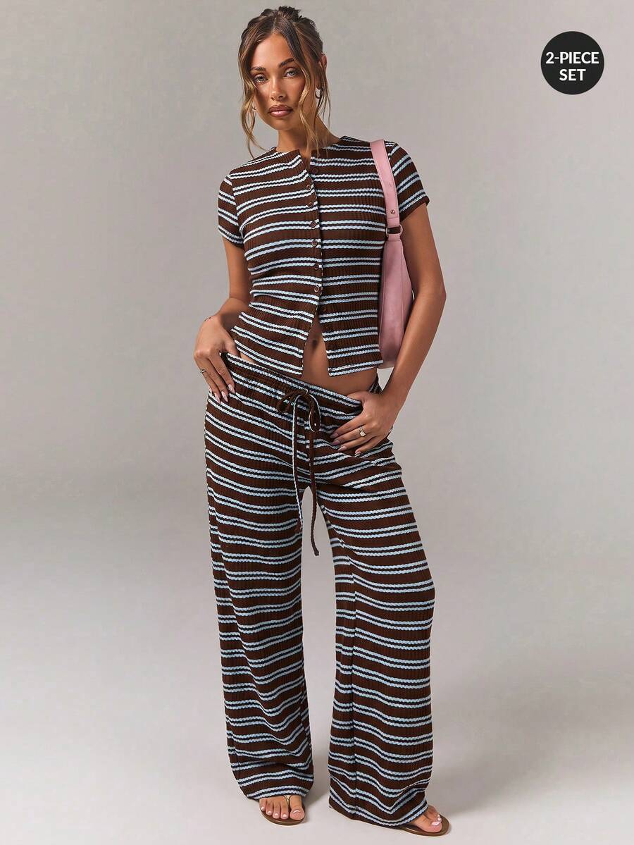 Athîral 女款休閒復古棕藍拼色條紋鉤編鏤空設計圓領單排扣短袖開襟衫 + 抽繩寬腿褲 2件套 - 咖啡棕 - 查看 1