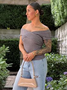 SAYEHFBABY 女款夏季新款露肩交叉包覆修身T恤，棕色休閒上衣 - 棕色 - 查看 4