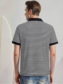 VeloEdit 白色男士條紋短袖 Polo 衫/小男孩休閒上衣/經典青年穿著老錢風夏季度假風格禮物 - 黑與白 - 查看 3