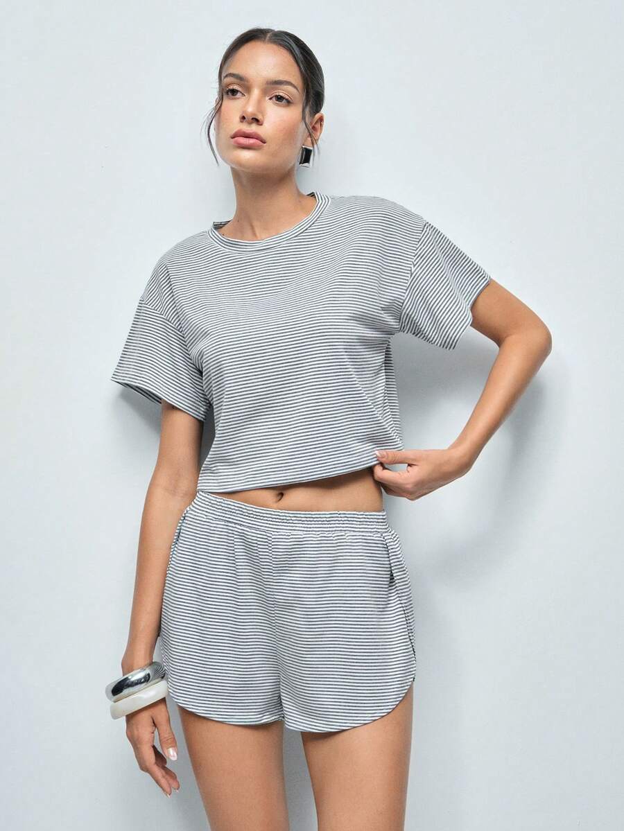 Softvol Set de 2 piezas compuesto por top holgado de punto a rayas con abertura lateral y shorts, conjunto informal de ropa de estar en casa - Negro - Ver 1
