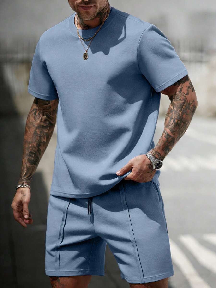 Manfinity Homme 男士舒适卫衣套装,圆领短袖T恤搭配抽绳松紧腰短裤,休闲百搭,适合度假、聚会、外出、运动、办公等场合,经典春夏短袖短裤套装,畅销款,自穿或送礼皆宜。 - 霧霾藍 - 查看 1