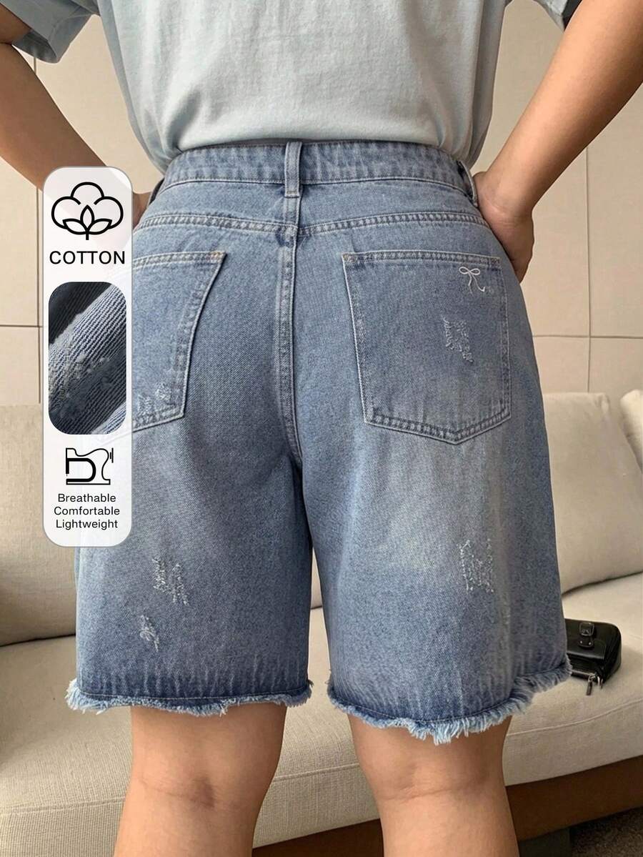 Dazy Plus Celana Pendek Denim Biru Tua dengan Saku Belakang dan Bordir Pita, Potongan Lurus, Panjang Selutut, Cocok untuk Musim Semi dan Musim Panas - Light Wash - View 1