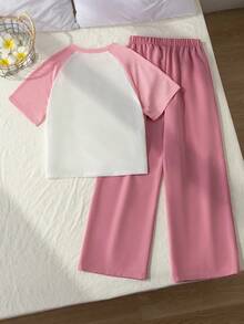 SHEIN 青少年女孩 T-Shirt 套裝，運動風粉色與深綠色拼接短袖 T-Shirt 與短褲套裝，夏季寬鬆修身設計，輕量面料，適合日常出遊、休閒運動或造型穿搭 - 粉色 - 查看 2