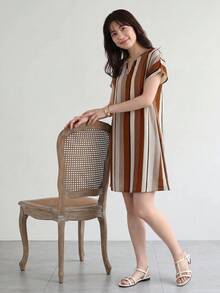 Yumoku 女式彩色休闲条纹缺口领无袖迷你连衣裙 - 咖啡棕 - 查看 4