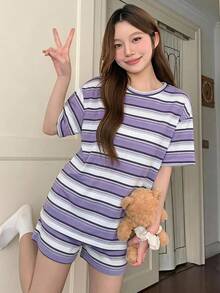 DAZY 條紋寬鬆短袖T恤與短款睡褲2件組夏季女款居家休閒套裝 - 紫色 - 查看 5
