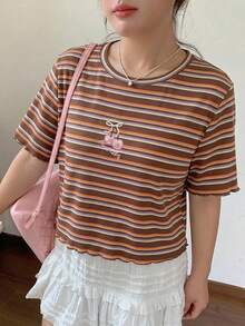 Dazy Plus 櫻桃刺繡條紋圓領短袖修身夏季T恤圖案上衣 - 棕色 - 查看 7