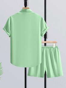 Manfinity RSRT Conjunto de camisa de manga corta y pantalones cortos de unicolor para hombres - verde menta - Ver 2
