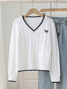 SHEIN 1件女款套頭毛衣，經典粗繩編織素色時尚V領修身長袖適中厚度針織套頭衫，胸前黑色馬刺繡設計，舒適顯身材，適合單穿，春秋必備，適用日常休閒、居家、外出、聚會與購物 - 白色 - 查看 6