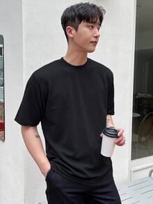 DAZY Men Solid Round Neck Tee - Black - View 4