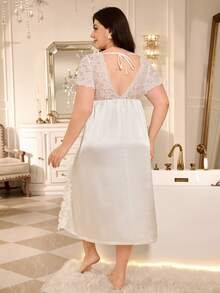MuseNap CURVE Große Größen Satin Nachthemd, elegantes Spitzenbesatz V-Ausschnitt Kurzarm langes Kleid mit Seitenschlitz und ausgestelltem Saum, Hochzeits-Brautjungfernkleid, Jahrestag Outfit, Kleid - Weiss - Übersicht 2